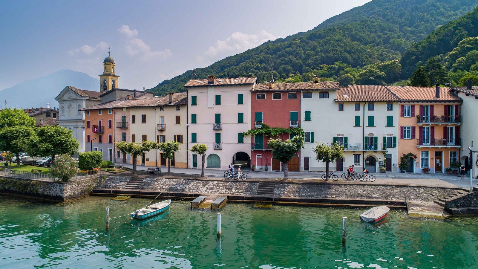 Le rive colorate di Brusino Arsizio sul Lago di Lugano